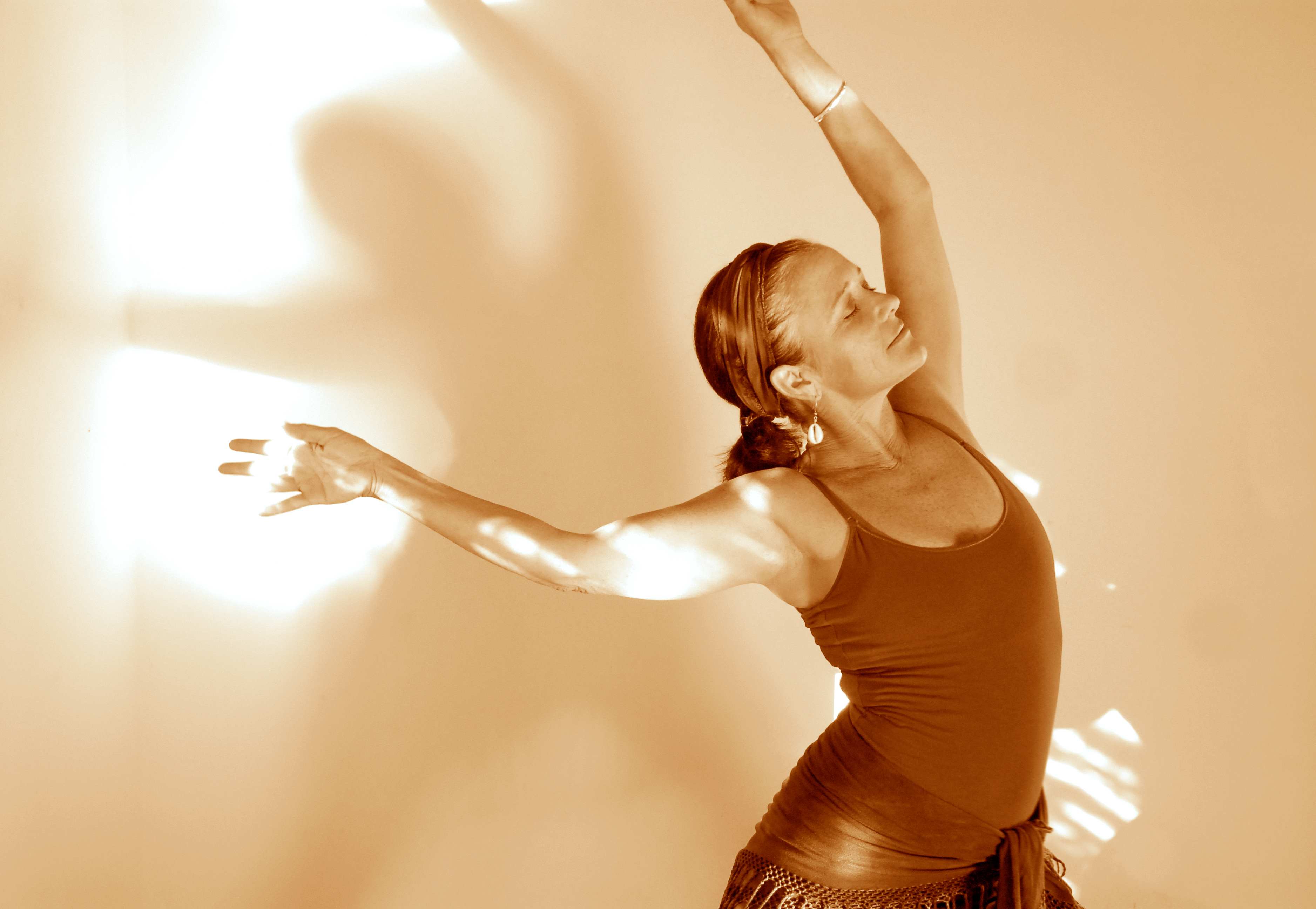 tanzen wie ich bin, im frauenkreis, tanztherapie für frauen, zyklus-liebe, weibliche ermächtigung, basel, arlesheim, stefanie heinis