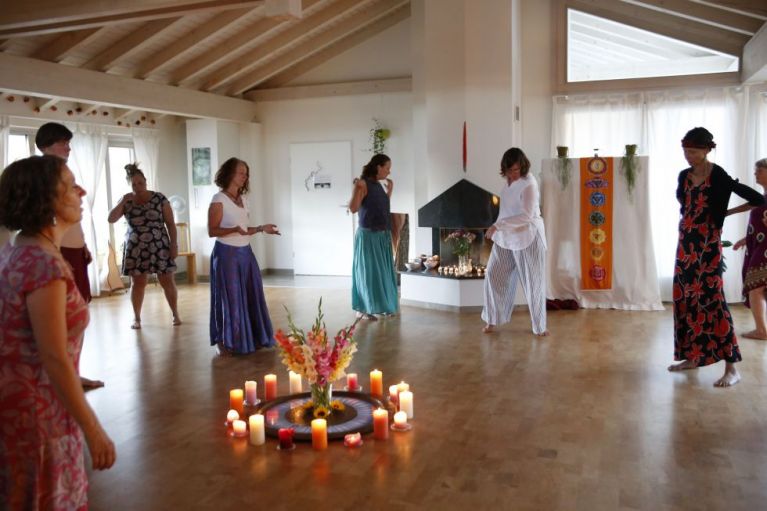 tanzen wie ich bin frauenkreis tanz meditation natur