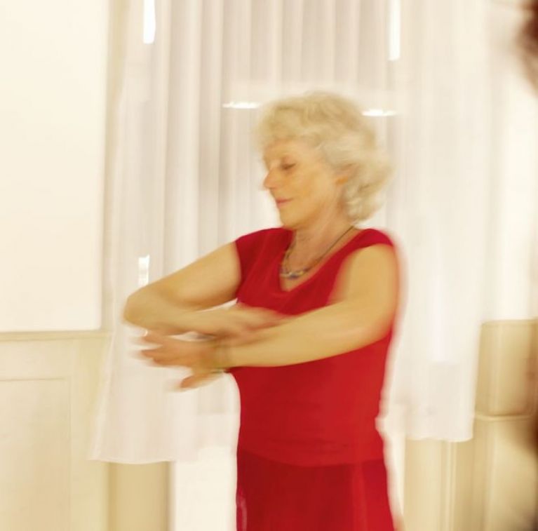 seniorin tanzen besinnlich