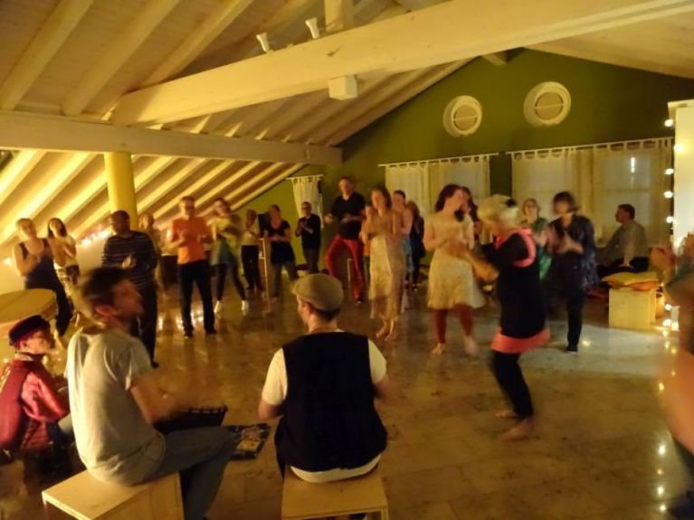 Tanzen wie ich bin, Blessed we are, Frauenkreis, Frauentanzen, Meditation, Basel, Arlesheim, Dornach, Stefanie Heinis